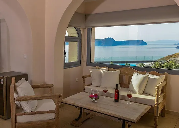 Our Santorini * Akrotírion