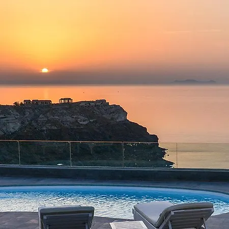 Our Santorini Akrotírion